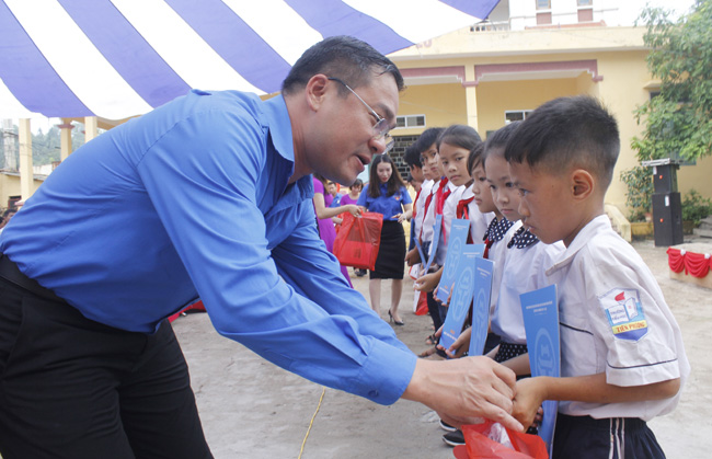 Tuổi trẻ Cụm Đồng bằng sông Hồng tặng sân chơi cho thiếu nhi huyện Chương Mỹ