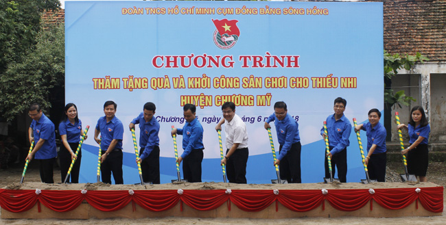 Tuổi trẻ Cụm Đồng bằng sông Hồng tặng sân chơi cho thiếu nhi huyện Chương Mỹ