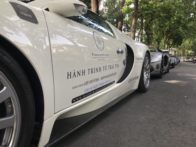 Đoàn siêu xe của đại gia Trung Nguyên diễu hành, khởi động cho 