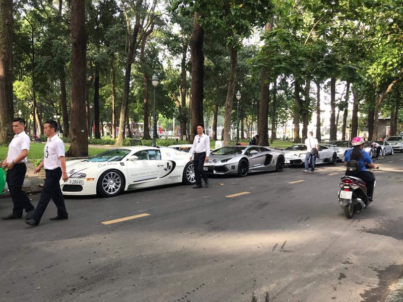 Đoàn siêu xe của đại gia Trung Nguyên diễu hành, khởi động cho 