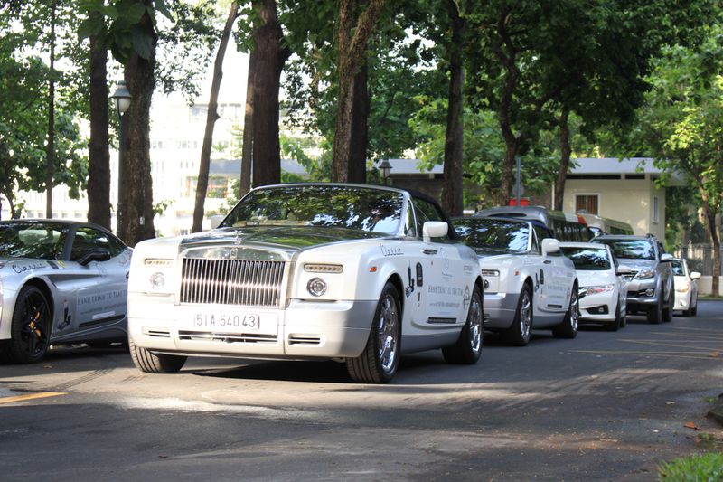 Đoàn siêu xe của đại gia Trung Nguyên diễu hành, khởi động cho 