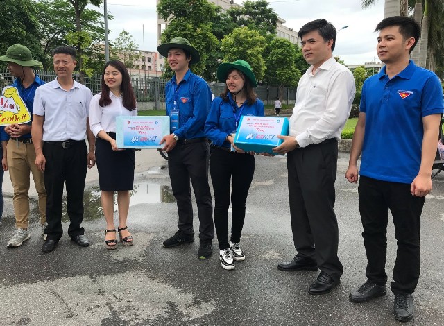 Đồng hành, hỗ trợ sĩ tử vượt vũ môn