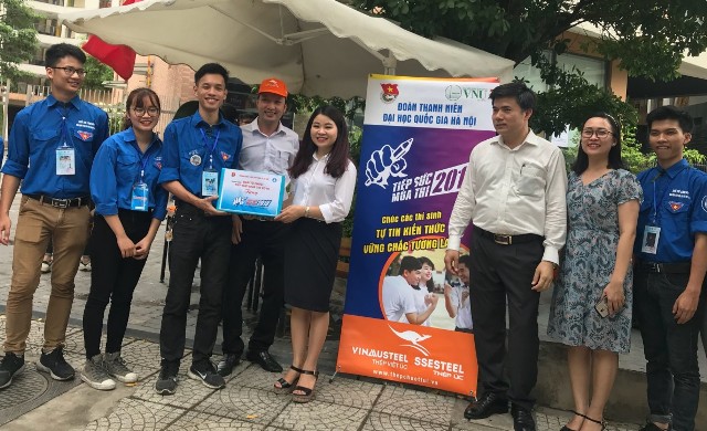 Đồng hành, hỗ trợ sĩ tử vượt vũ môn
