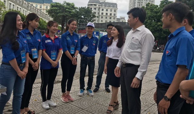 Đồng hành, hỗ trợ sĩ tử vượt vũ môn