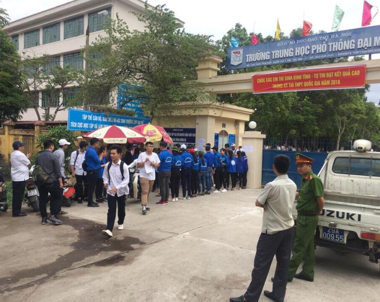 Quận đoàn Nam Từ Liêm ra quân 13 đội hình “Tiếp sức mùa thi”