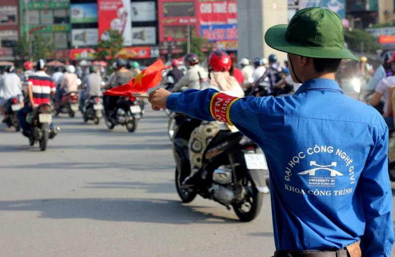 Hơn 300 sinh viên UTT “tiếp sức” sĩ tử