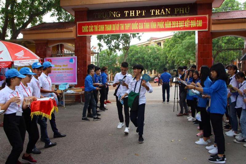 Hơn 300 sinh viên UTT “tiếp sức” sĩ tử