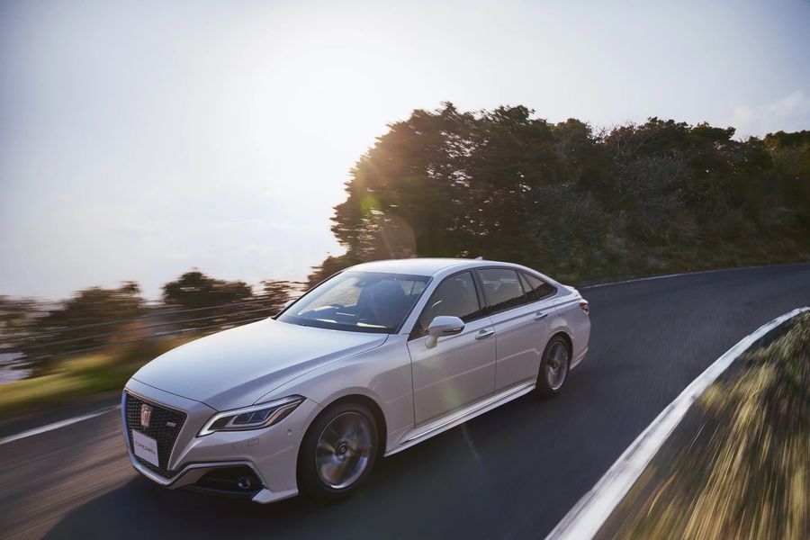 Sedan hạng sang Toyota Crown thế hệ mới chính thức ra mắt, giá từ 963 triệu VNĐ
