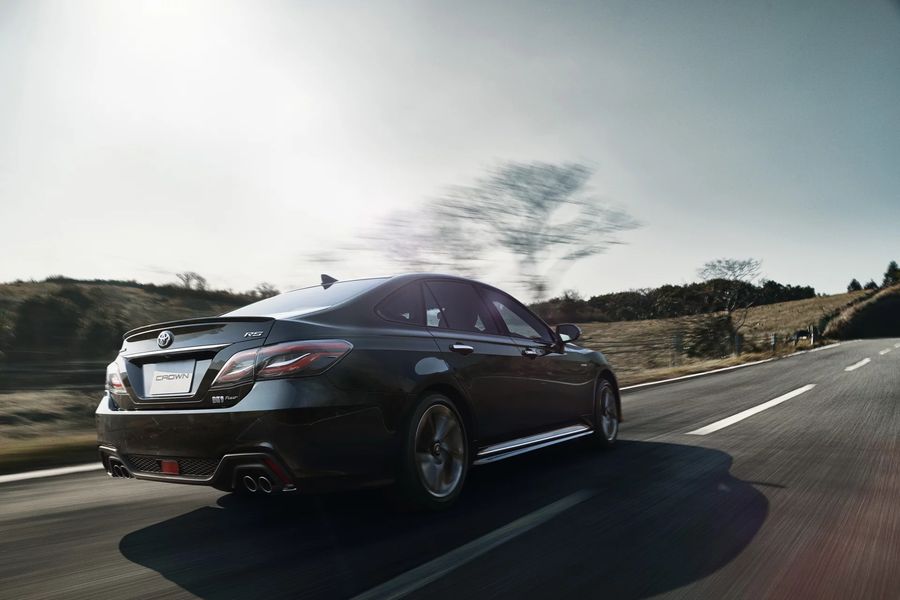 Sedan hạng sang Toyota Crown thế hệ mới chính thức ra mắt, giá từ 963 triệu VNĐ