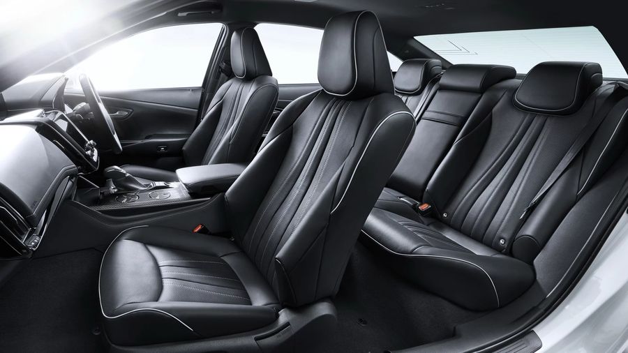 Sedan hạng sang Toyota Crown thế hệ mới chính thức ra mắt, giá từ 963 triệu VNĐ