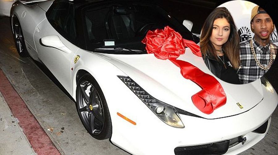 Điểm mặt dàn xế siêu khủng của em út Kim siêu vòng ba - Kylie Jenner