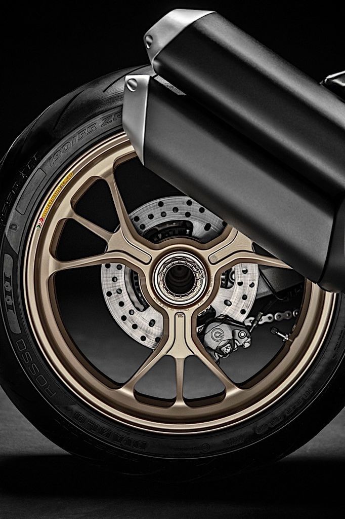 Ducati Monster 1200 giới thiệu phiên bản giới hạn 25 năm có giá 527 triệu đồng