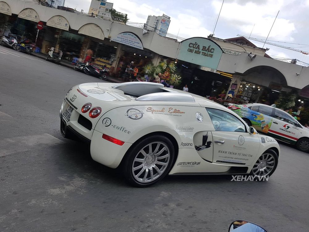 Chưa thỏa sức với Roadshow, Bugatti Veyron một mình 