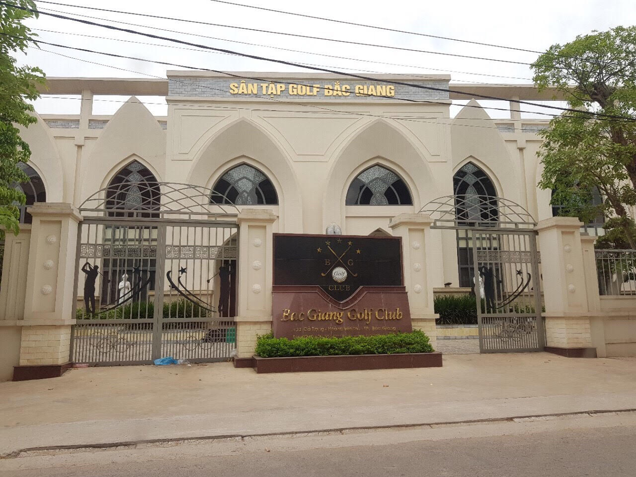 Bắc Giang: Cần làm rõ trách nhiệm vụ cho “mượn” đất công viên trong 43 năm để làm sân tập Golf
