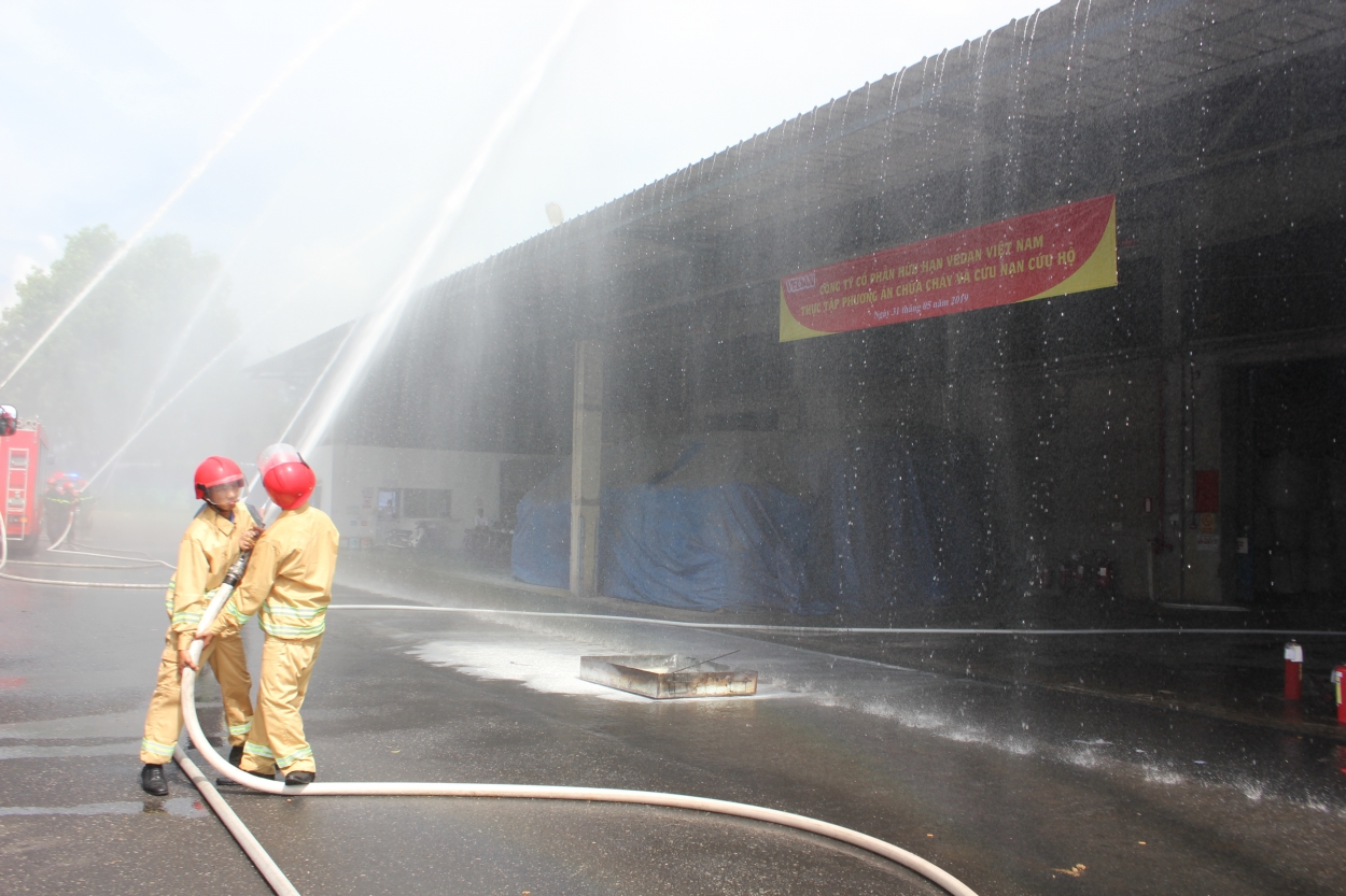Lực lượng PCCC Vedan triển khai phòng cháy chữa cháy và cứu nạn cứu hộ.