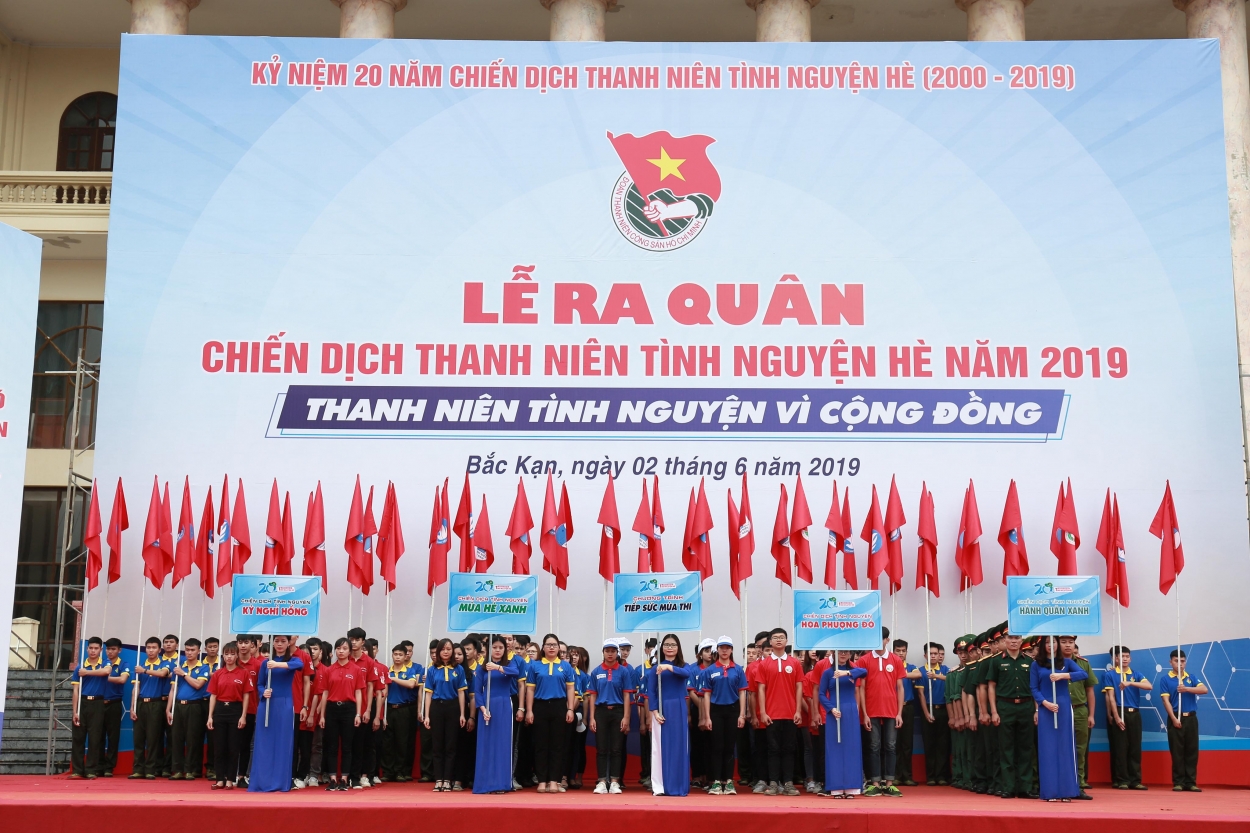 Ra quân các đội hình thanh niên tình nguyện