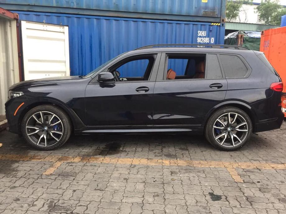 BMW X7 thứ hai tại Việt Nam mang ngoại thất màu xanh ARCTIC GREY METALLIC