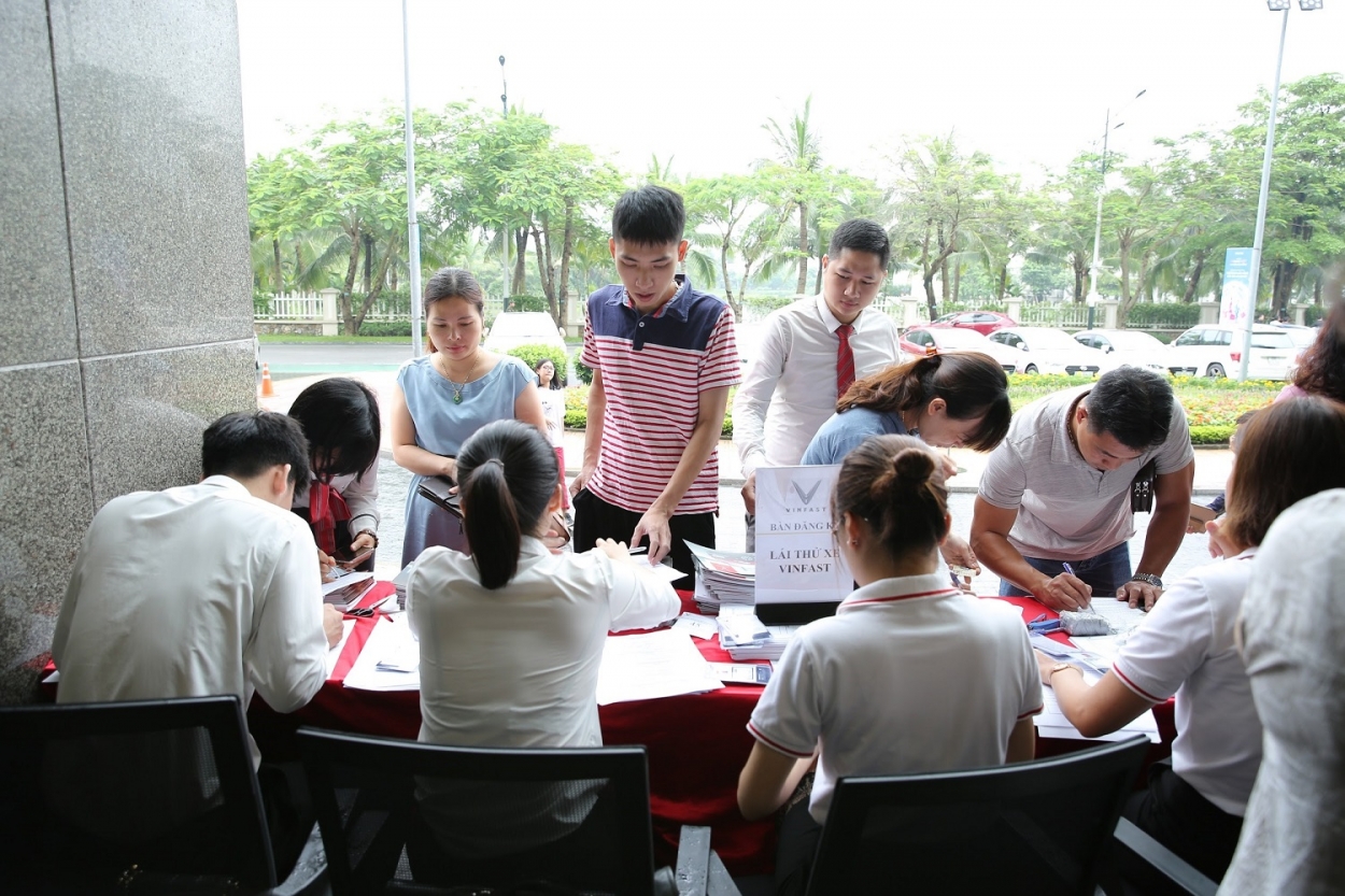 Vinfast Fadil hút hàng nghìn khách lái thử tại Hà Nội và TP Hồ Chí Minh