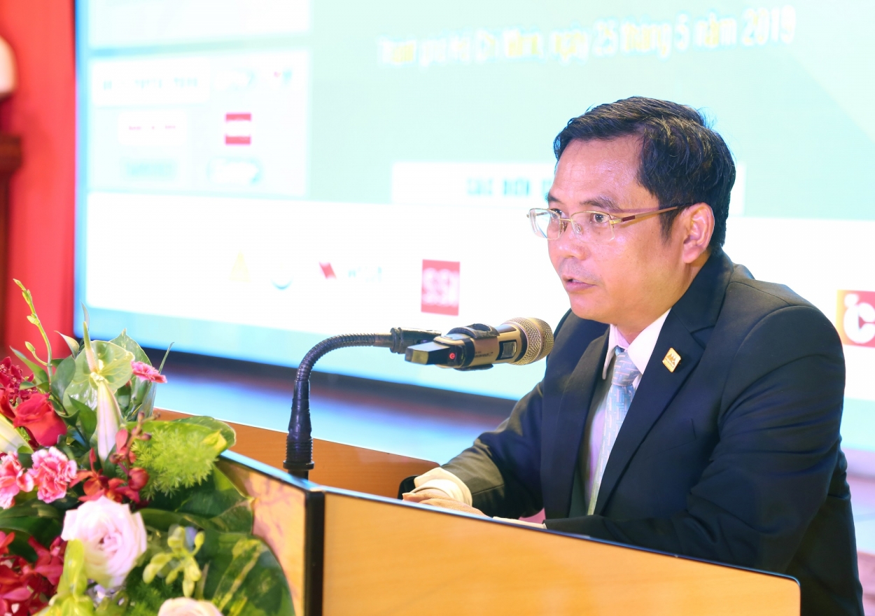 Ông Lê Huỳnh Hoa – Trưởng Phòng Nhân sự &amp; Đào tạo Nam A Bank phát biểu tại Lễ khai mạc Ngày hội việc làm BUH