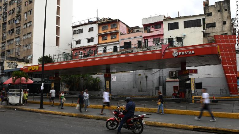Nghịch lý thiếu xăng dầu tại Venezuela