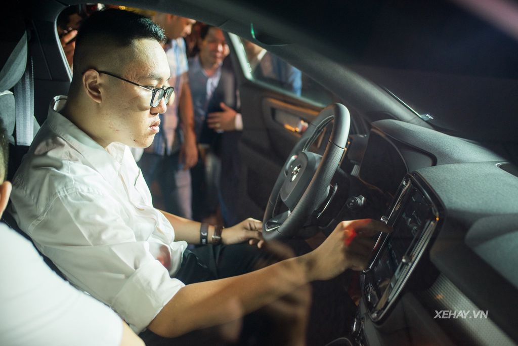 Khách hàng trải nghiệm Volvo XC40 trong khuôn khổ sự kiện ra mắt