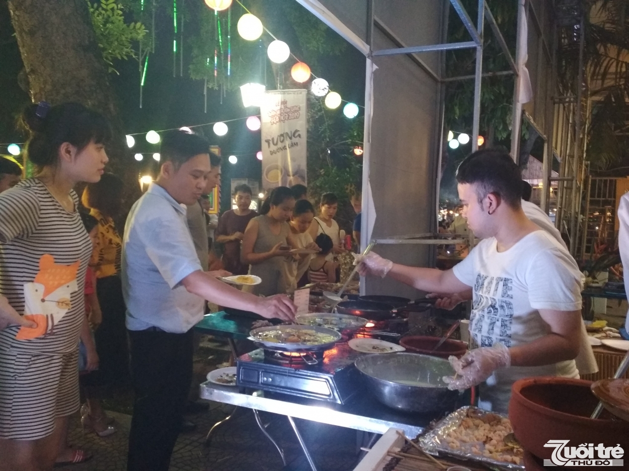 Tham gia Lễ hội văn hóa ẩm thực Hà Nội, du khách sẽ được tự tay chế biến những món ăn yêu thích