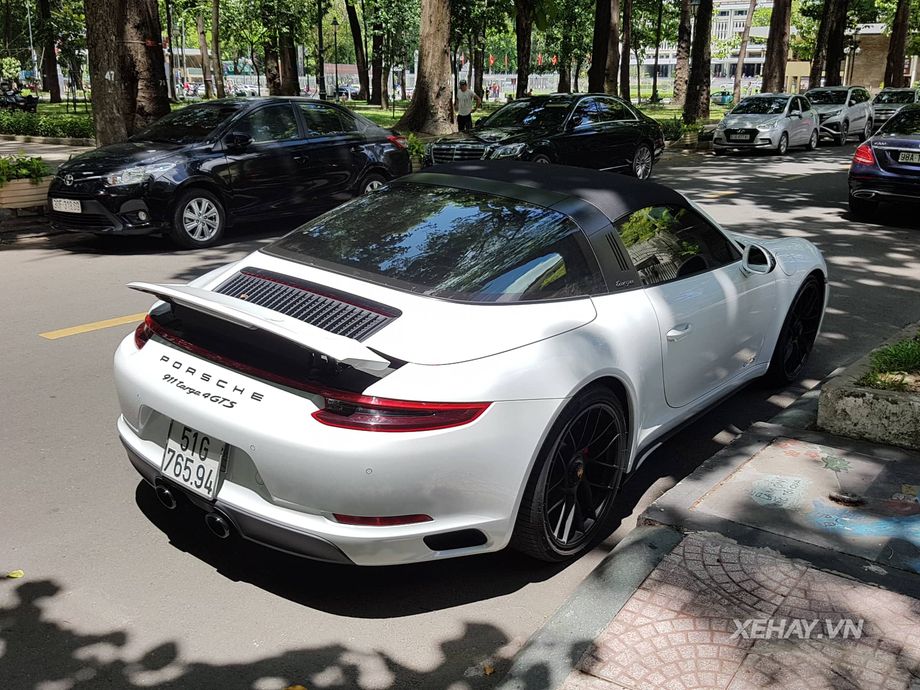 TP.HCM: Bắt gặp siêu phẩm Porsche 911 Targa 4 GTS đầu tiên tại Việt Nam 