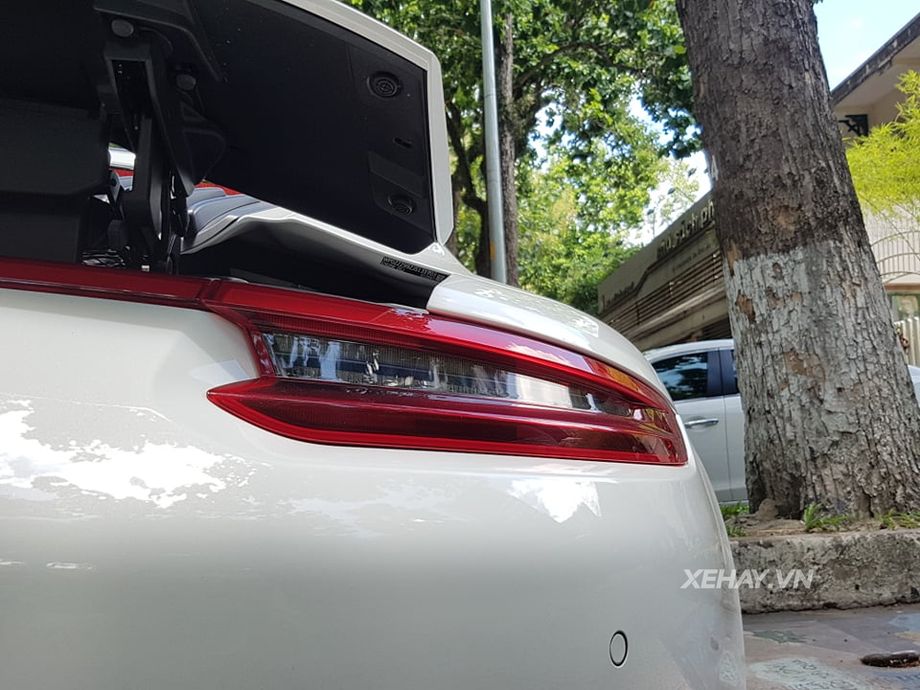 Cận cảnh cụm đèn hậu dạng 3D của 911 Targa 4 GTS