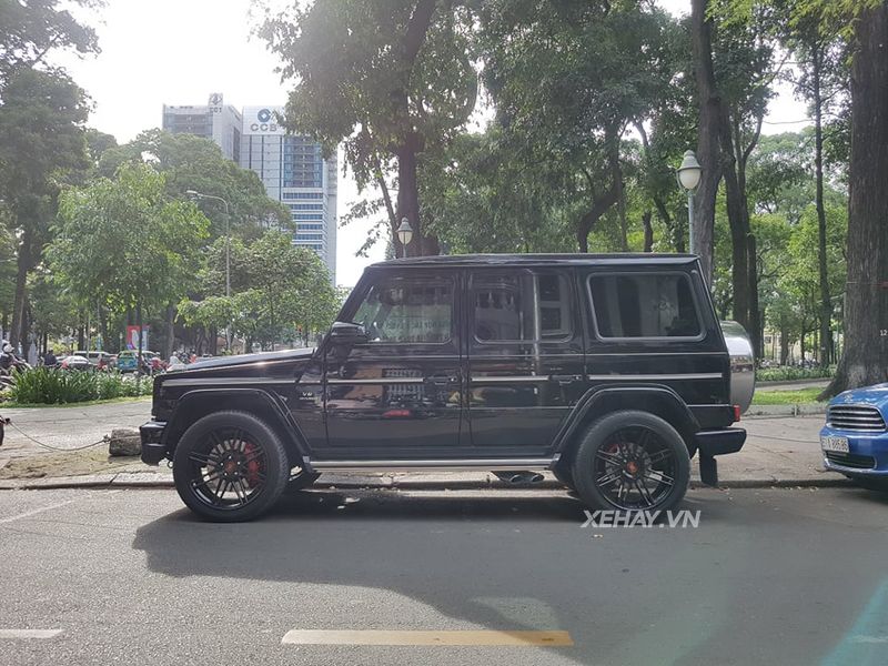 Sài Gòn: Lột bộ áo rằn rì hầm hố, Mercedes-AMG G63 biển lặp 