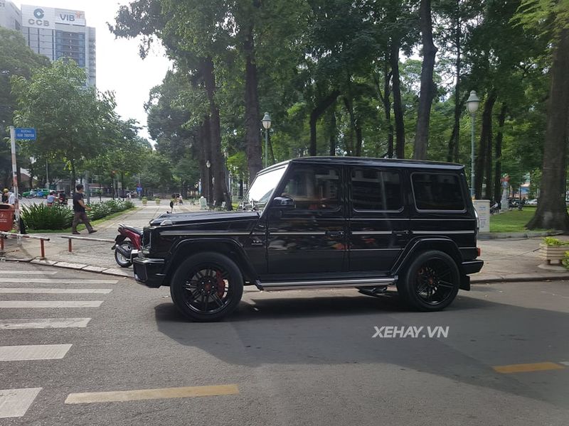 Sài Gòn: Lột bộ áo rằn rì hầm hố, Mercedes-AMG G63 biển lặp 