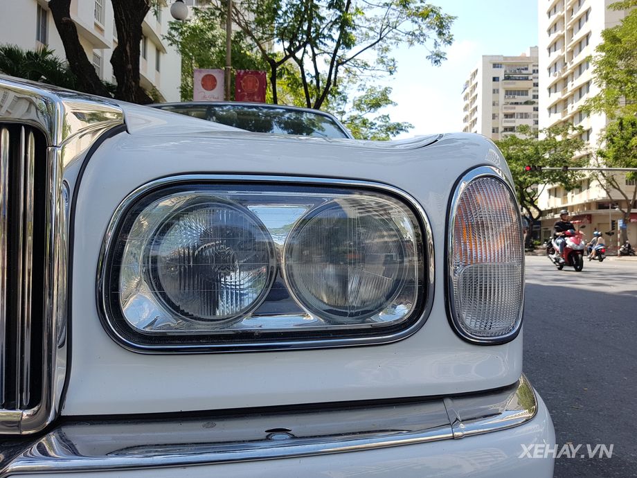 Cận cảnh cụm đèn chiếu sáng của Rolls-Royce Corniche