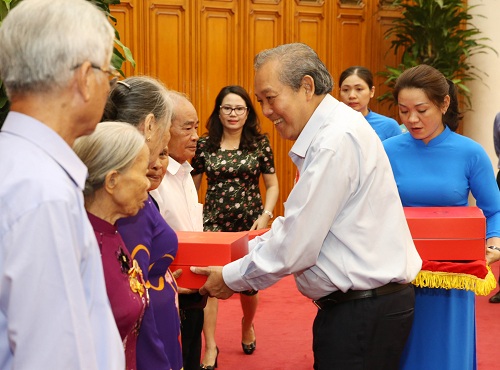 Quan tâm hơn nữa đến đời sống của người có công