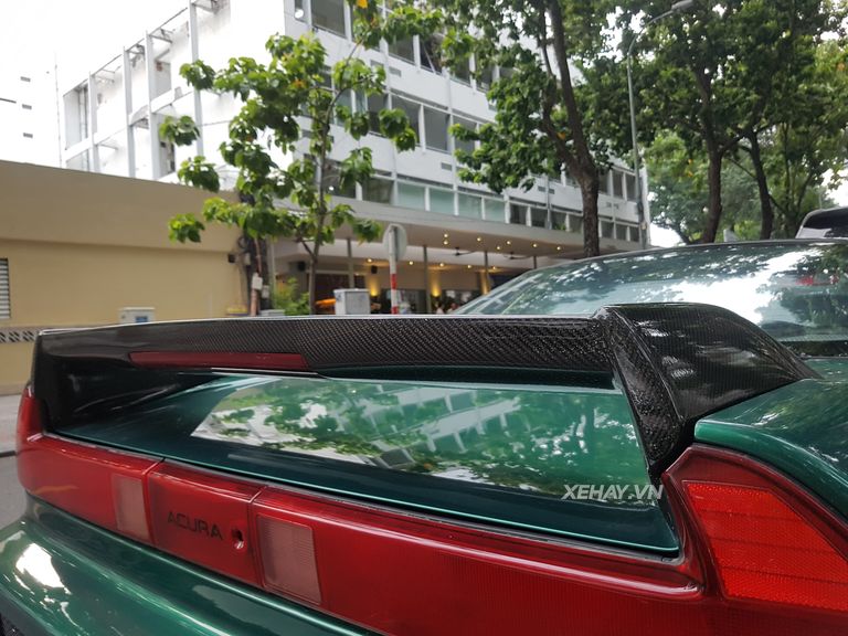 Chạm mặt huyền thoại Honda/Acura NSX 1991 trên đường phố Sài Gòn