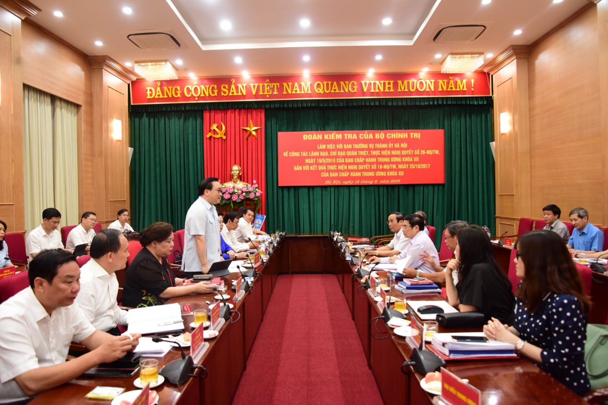 Bí thư Thành ủy Hà Nội Hoàng Trung Hải phát biểu tại buổi làm việc
