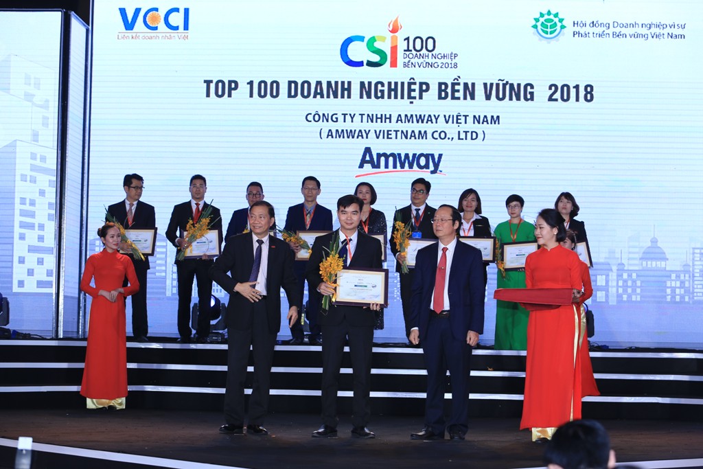 Amway Việt Nam vinh dự nhận giải “Top 100 doanh nghiệp phát triển bền vững (CSI) 2018”
