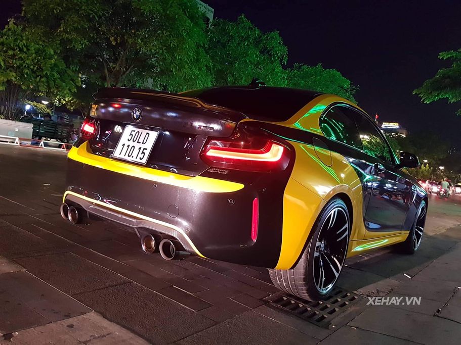 Tóm gọn BMW M2 Coupe dạo chơi trên phố Sài Gòn trong “bộ áo mới”