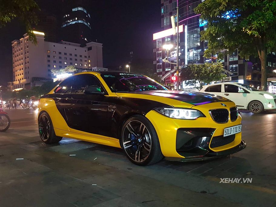 Tóm gọn BMW M2 Coupe dạo chơi trên phố Sài Gòn trong “bộ áo mới”