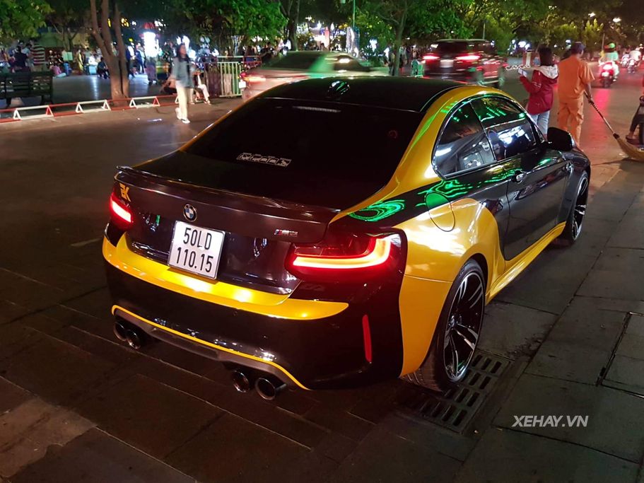 Tóm gọn BMW M2 Coupe dạo chơi trên phố Sài Gòn trong “bộ áo mới”
