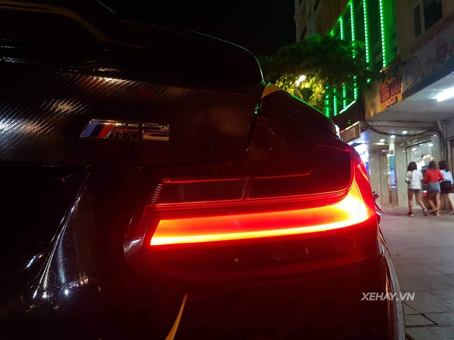 Tóm gọn BMW M2 Coupe dạo chơi trên phố Sài Gòn trong “bộ áo mới”