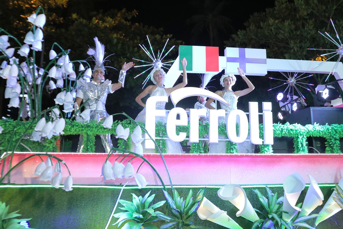 Đà Nẵng cuồng nhiệt trong Carnival đường phố DIFF 2019 tối 16/6