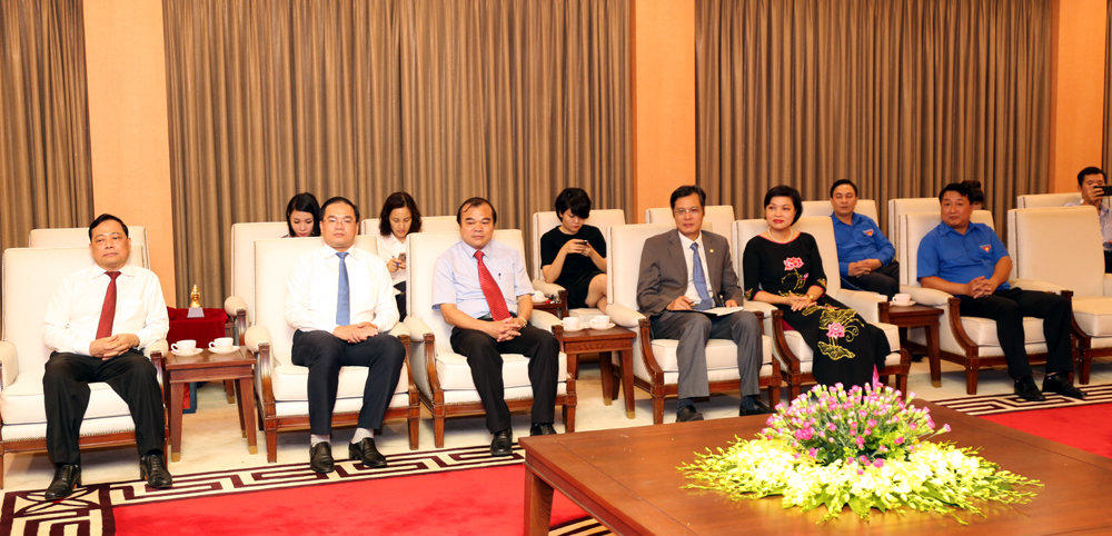 Tham dự chương trình còn có lãnh đạo các phòng ban của Thành ủy Hà Nội