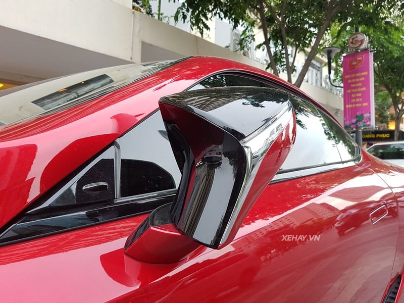 Sài Gòn: Bắt gặp Lexus LC 500 2018 màu đỏ độc nhất Việt Nam rực rỡ trên phố