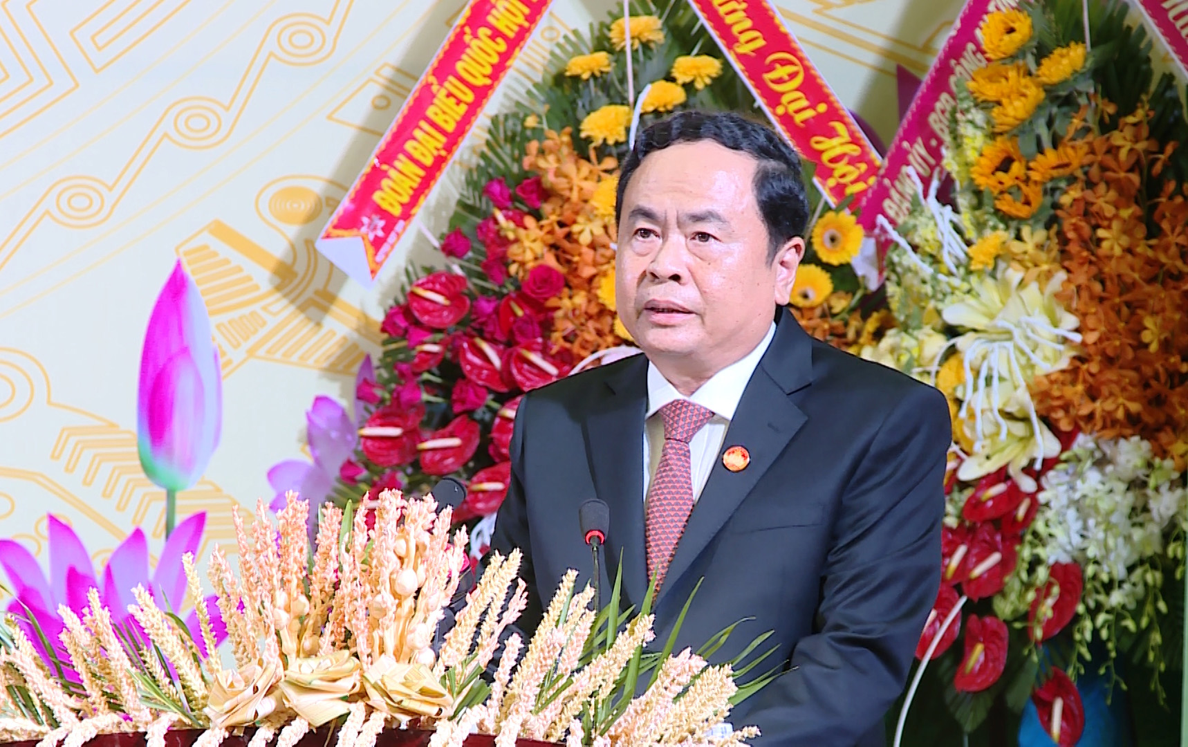 Củng cố đội ngũ cán bộ Mặt trận đủ về số lượng, đảm bảo về chất lượng