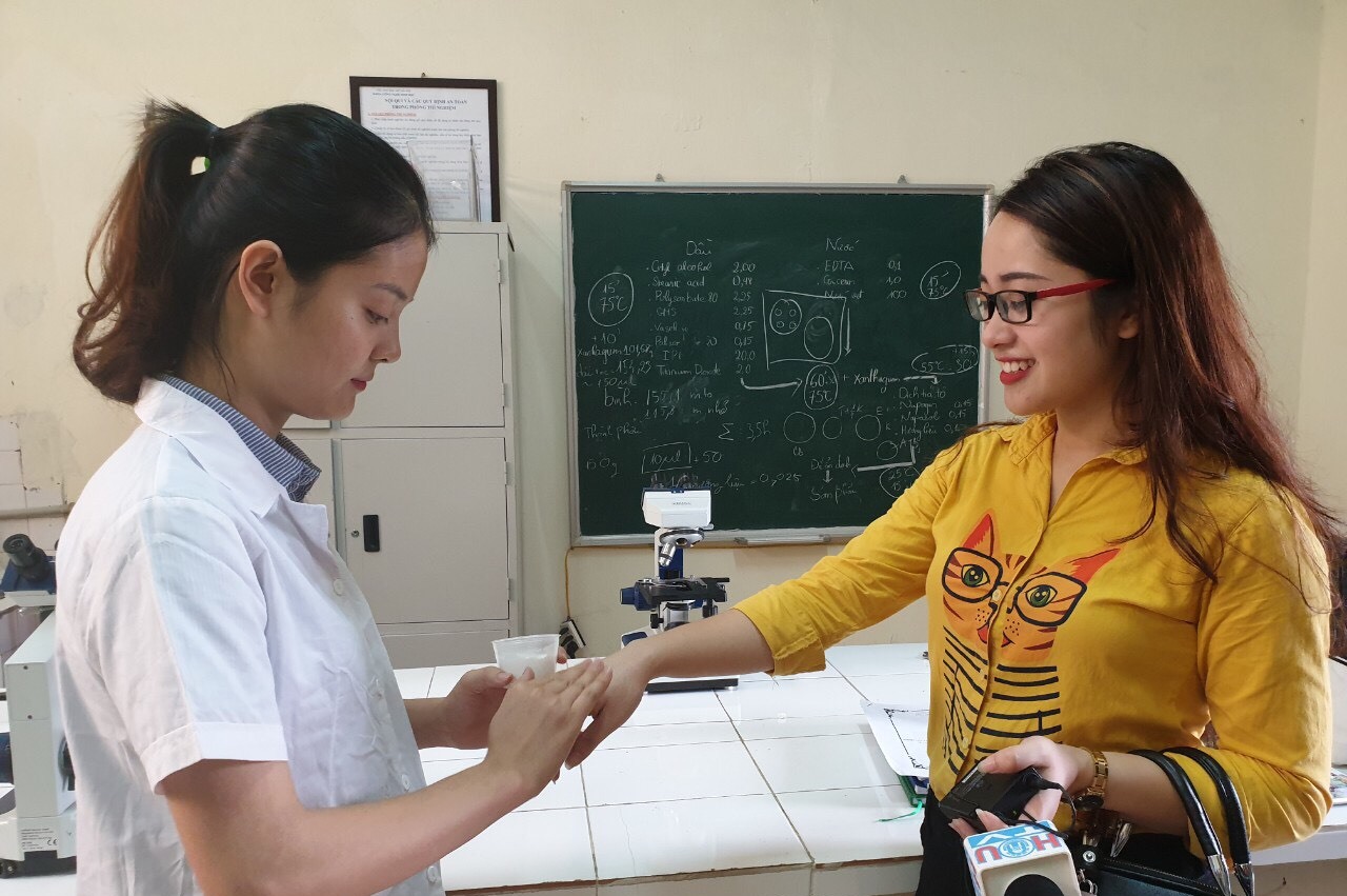“Nhà khoa học trẻ” tách chiết tinh dầu tía tô