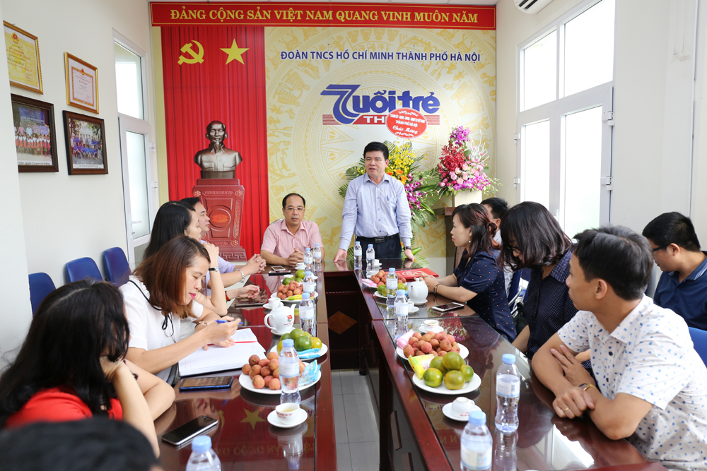 Phó Trưởng ban Tuyên giáo Thành ủy Trần Xuân Hà phát biểu chúc mừng cán bộ, phóng viên báo Tuổi trẻ Thủ đô nhân Ngày Báo chí Cách mạng Việt Nam