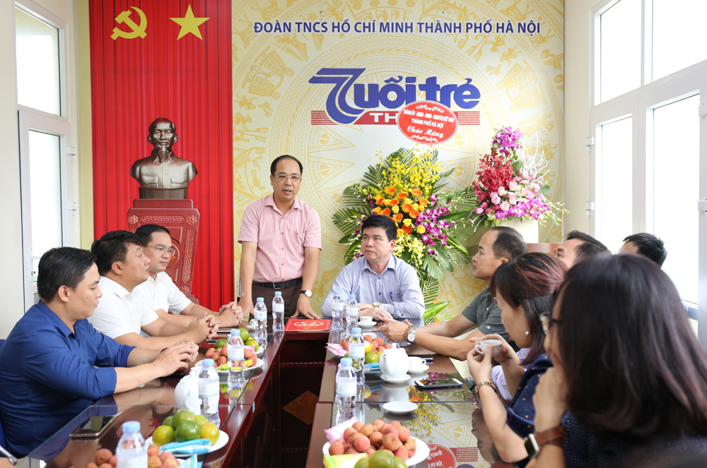 Đồng chí Nguyễn Mạnh Hưng, Bí thư Chi bộ, Tổng Biên tập báo Tuổi trẻ Thủ đô phát biểu cảm ơn sự quan tâm của lãnh đạo Ban Tuyên giáo Thành ủy và Thành đoàn Hà Nội