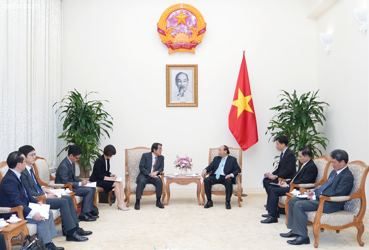 Thủ tướng Nguyễn Xuân Phúc cùng Đại sứ Nhật Bản trao đổi một số biện pháp thúc đẩy quan hệ hợp tác hai nước.