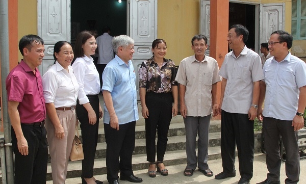 Đoàn ĐBQH tỉnh Tuyên Quang trao đổi bên lề Hội nghị với các cử tri tỉnh Tuyên Quang