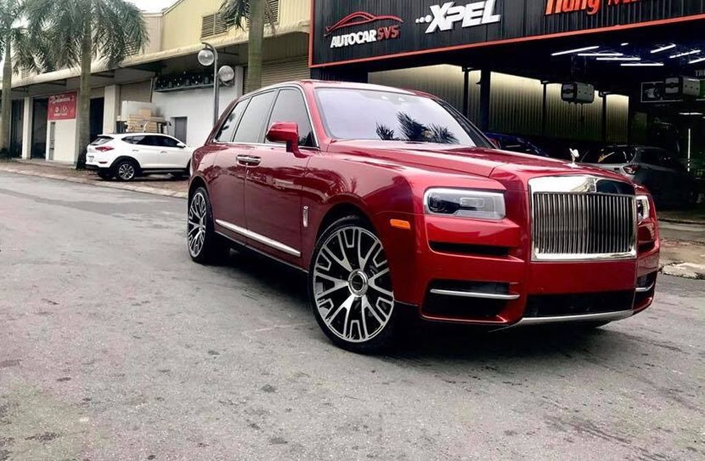 Rolls-Royce Cullinan thứ 4 vừa về Việt Nam đã thay ngay