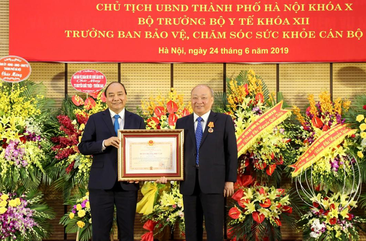 Trao tặng Huân chương Độc lập hạng Nhất cho đồng chí Nguyễn Quốc Triệu